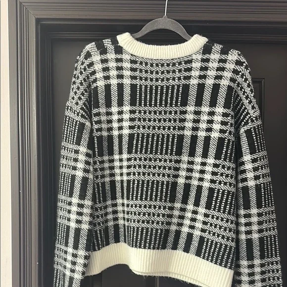 Karen Kane Black and White Plaid Crew Neck Sweater - Picture 4 of 6